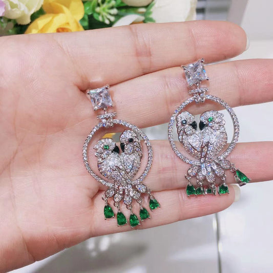 Aretes Loros Dobles en Crisoprasa con Incrustaciones de Micro Detalle - Image 2