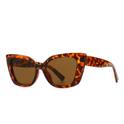 White cat-eye frame sunglasses with dark lenses, featuring a vintage-inspired design. - Image 11