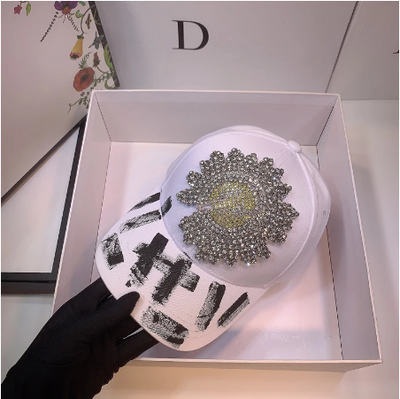 Gorra Casual con Perlas y Strass Brillante - Image 7