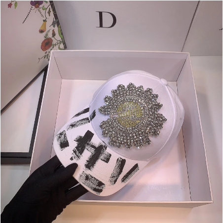 Gorra Casual con Perlas y Strass Brillante - Image 7