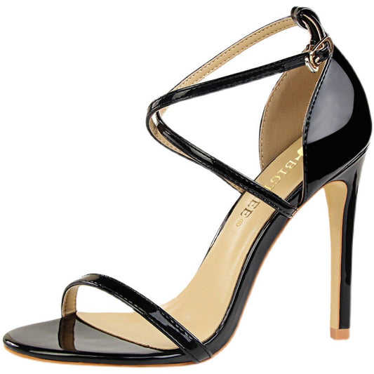Tacones Altos Elegantes con Hebilla Cruzada y Tiras Finas en Charol - Image 2