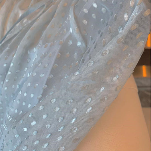 Conjunto de Dos Piezas con Blusa de Seda Quemada y Mangas Acampanadas Azul Agua - Image 5