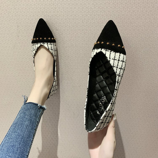 Zapatos de Mujer con Punta Afilada, Diseño Cuadros y Remaches Plateados - Image 7