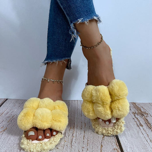 Pantuflas Mullidas con Pompones Coloridos para Mujer - Image 5