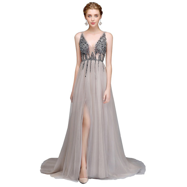 Vestido de Noche Elegante con Escote Profundo y Cola Larga