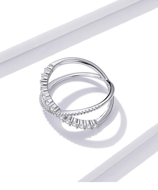 Anillo Geométrico de Diamantes con Líneas Entrelazadas - Image 8