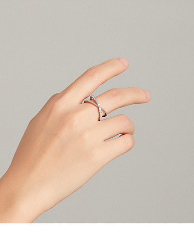 Anillo Geométrico de Diamantes con Líneas Entrelazadas - Image 13