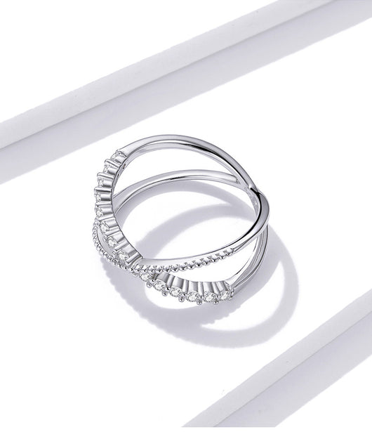 Anillo Geométrico de Diamantes con Líneas Entrelazadas - Image 11