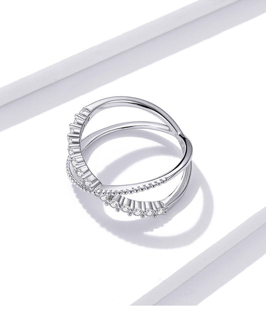 Anillo Geométrico de Diamantes con Líneas Entrelazadas - Image 2