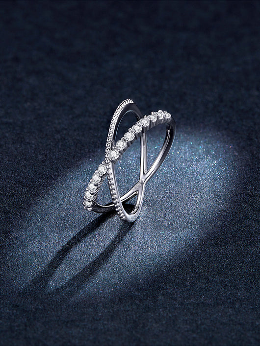 Anillo Geométrico de Diamantes con Líneas Entrelazadas - Image 5