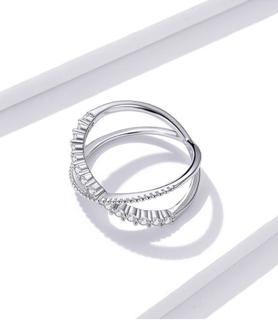 Anillo Geométrico de Diamantes con Líneas Entrelazadas - Image 4