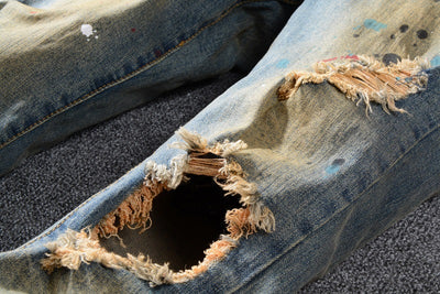 Jeans Rotos Estilo Cowboy Vintage con Detalles Amarillos y Destrucción Artesanal - Image 8