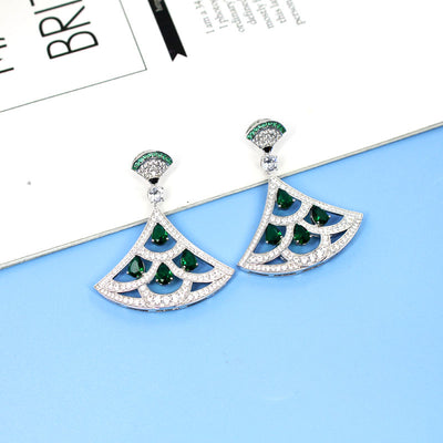 Aretes Abanicos de Circón Verde con Diamantes Chapados en Oro - Image 8