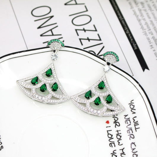 Aretes Abanicos de Circón Verde con Diamantes Chapados en Oro - Image 7