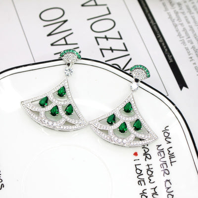 Aretes Abanicos de Circón Verde con Diamantes Chapados en Oro