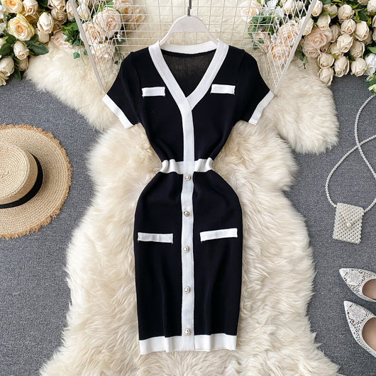 Vestido Tejido Corto Contraste Blanco y Negro con Cintura Ajustada - Image 8