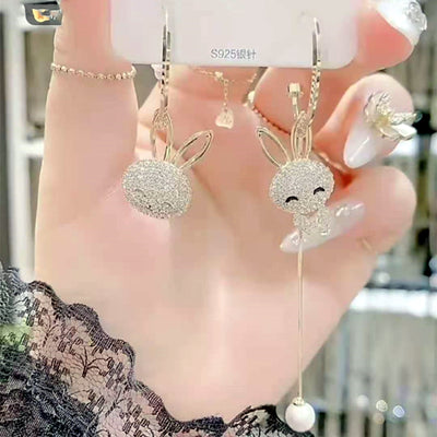 Aretes Asimétricos de Conejo con Diamantes - Diseño de Moda Femenina - Image 5