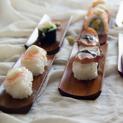 Plato Cuadrado de Madera de Acacia Premium - Bandeja para Servir Postres y Sushi
