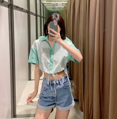 Camisa Verde a Rayas con Cuello Alzado y Mangas Cortas - Image 13