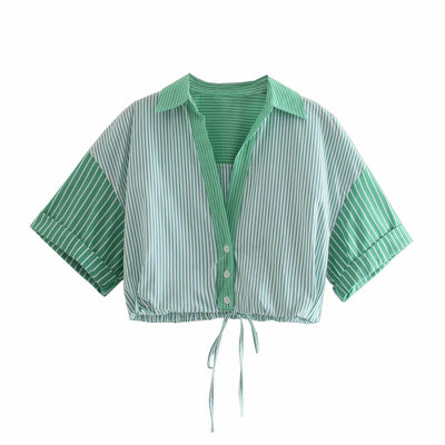Camisa Verde a Rayas con Cuello Alzado y Mangas Cortas