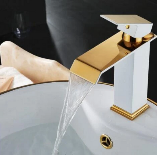 Grifo Mezclador de Baño Cobre Macizo Efecto Cascada Diseño Europeo Acabado Negro Dorado