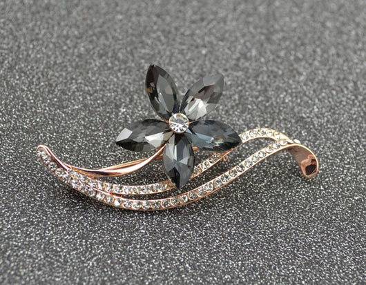 Broche de Cristal Flor de Cinco Pétalos - Image 4
