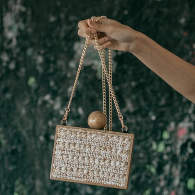 Bolsa de Playa Tejida en Paja y Bambú con Flecos - Image 10