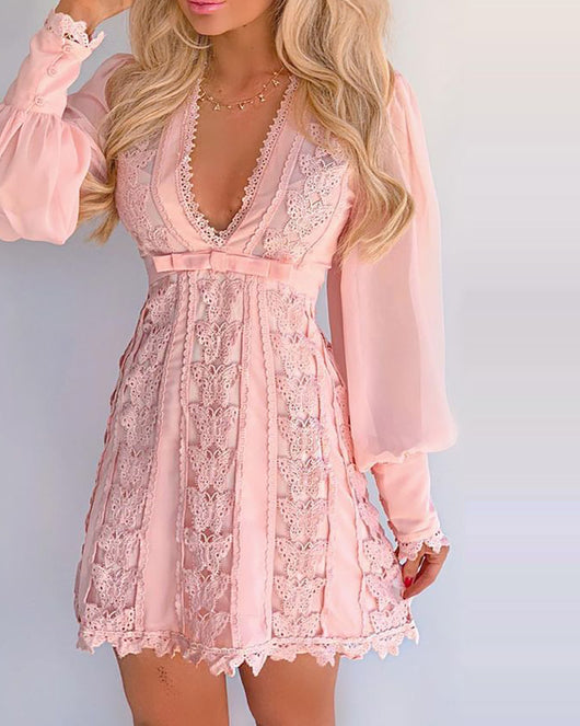 Vestido Elegante Blanco con Escote V, Encaje y Mangas Abullonadas - Image 8