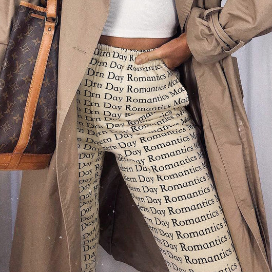 Pantalones Anchos Estilo Urbano con Estampado de Letras y Amarre - Image 15
