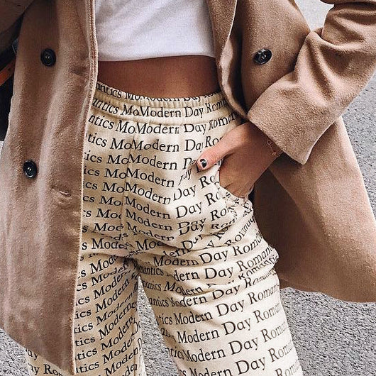 Pantalones Anchos Estilo Urbano con Estampado de Letras y Amarre - Image 17