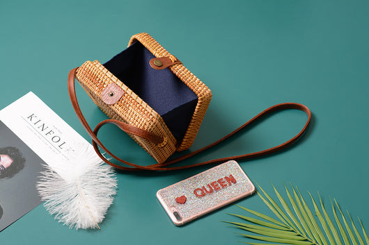 Bolsa Tejida de Ratán Artesanal - Bandolera Mini Retro con Cierre de Cuero - Image 9
