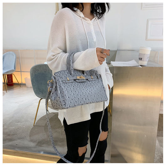 Bolso de Mano con Patrón de Avestruz - Image 12