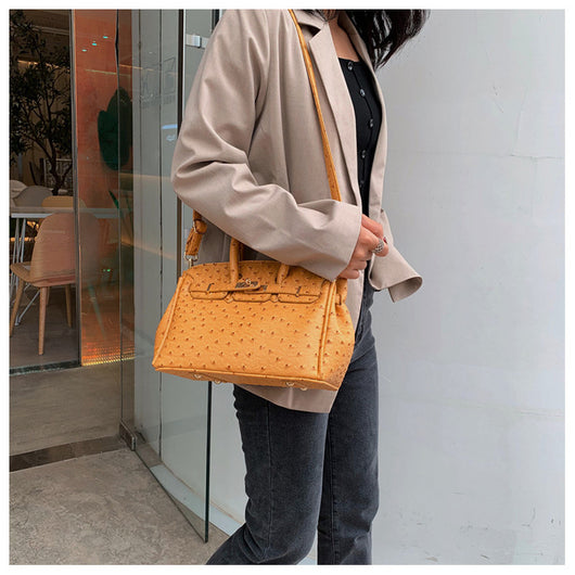 Bolso de Mano con Patrón de Avestruz - Image 13