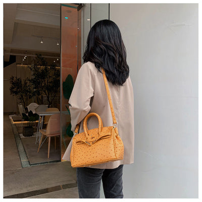 Bolso de Mano con Patrón de Avestruz - Image 15