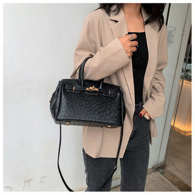 Bolso de Mano con Patrón de Avestruz - Image 16