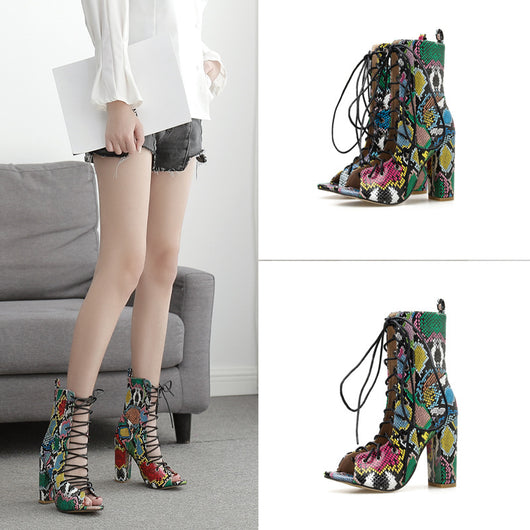 Sandalias Altas de Tacón Grueso con Estampado Serpiente y Cordones - Image 3