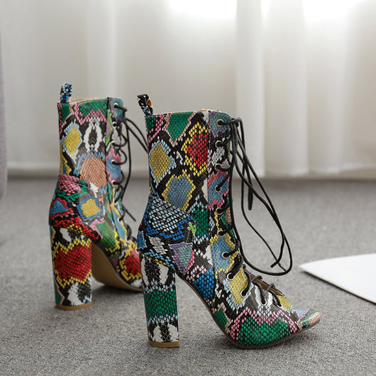 Sandalias Altas de Tacón Grueso con Estampado Serpiente y Cordones - Image 6