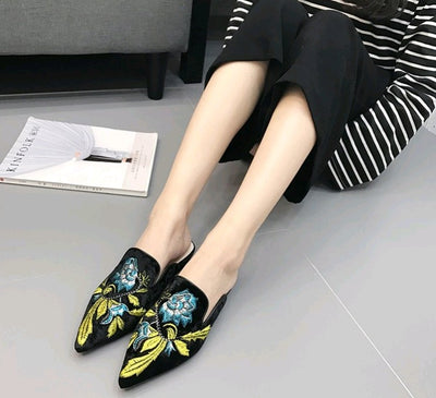 Sandalias planas puntiagudas y pantuflas de moda - Image 7