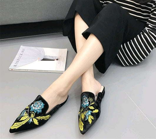 Sandalias planas puntiagudas y pantuflas de moda - Image 8