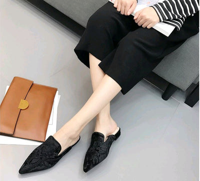 Sandalias planas puntiagudas y pantuflas de moda - Image 10