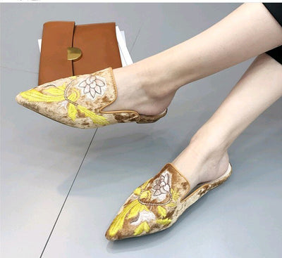 Sandalias planas puntiagudas y pantuflas de moda - Image 13