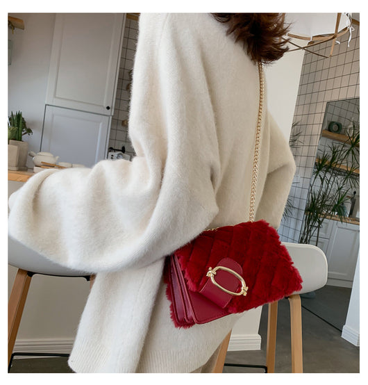 Bolso Mensajero Acolchado de Lujo para Mujer con Cadena Dorada - Image 11