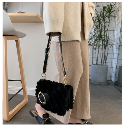 Bolso Mensajero Acolchado de Lujo para Mujer con Cadena Dorada - Image 12