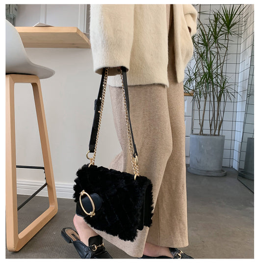 Bolso Mensajero Acolchado de Lujo para Mujer con Cadena Dorada - Image 12