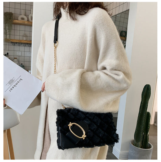 Bolso Mensajero Acolchado de Lujo para Mujer con Cadena Dorada - Image 13