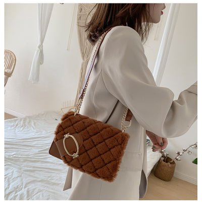 Bolso Mensajero Acolchado de Lujo para Mujer con Cadena Dorada - Image 20
