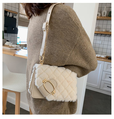 Bolso Mensajero Acolchado de Lujo para Mujer con Cadena Dorada - Image 25