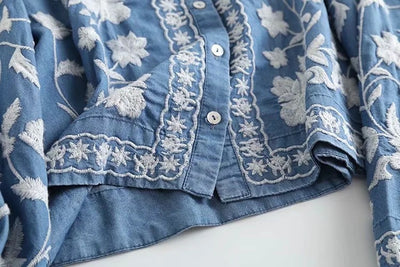 Camisa Denim de Algodón Tencel con Cuello V y Bordados para Mujer - Image 11