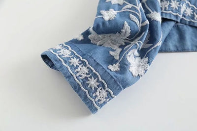 Camisa Denim de Algodón Tencel con Cuello V y Bordados para Mujer - Image 12