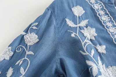 Camisa Denim de Algodón Tencel con Cuello V y Bordados para Mujer - Image 13